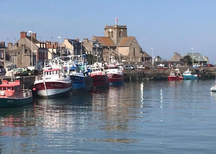 La Grange - Unique Property, Peace, Space & Light Ferienhaus Réville